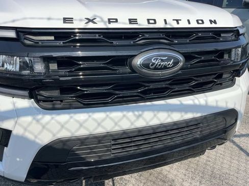 Used 2023 Ford Expedition Limited AWD/4WD image 7