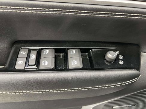 Used 2025 Jeep Wagoneer 4WD image 17