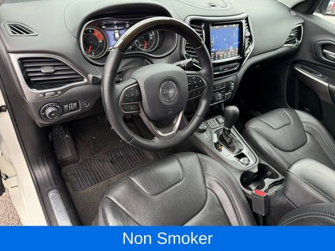 Used 2019 Jeep Cherokee Overland image 12