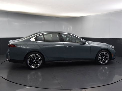 New 2024 BMW 530i w/ Premium Package image 15