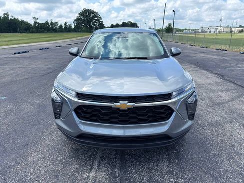 Used 2024 Chevrolet Trax LS w/ LS Convenience Package FWD image 22