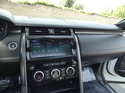 Used 2020 Land Rover Discovery HSE Luxury image 68