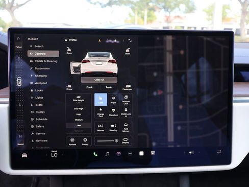 Used 2022 Tesla Model X image 42