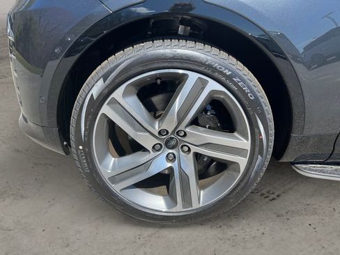 New 2025 Land Rover Discovery Metropolitan Edition image 9