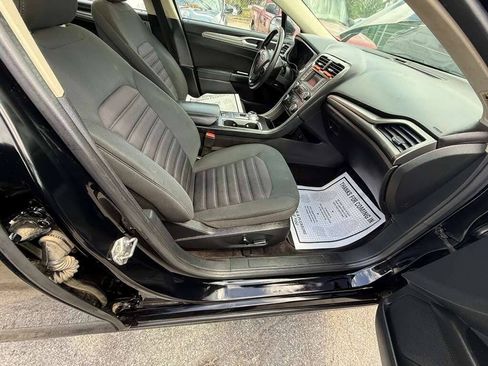 Used 2017 Ford Fusion SE FWD image 11