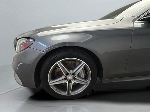 Used 2017 Mercedes-Benz E 300 4MATIC image 3