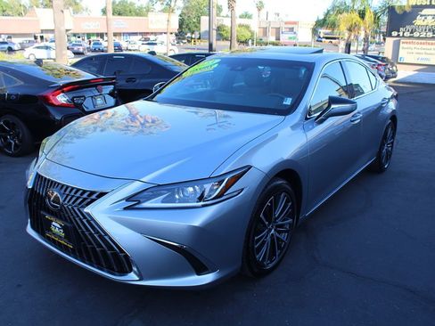 Used 2023 Lexus ES 300h w/ Premium Package FWD image 4