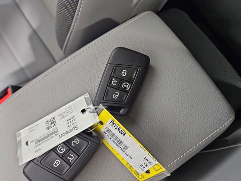 Certified 2024 Volkswagen Taos SE image 31