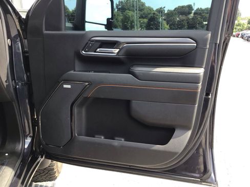 Used 2024 GMC Sierra 2500 AT4 w/ AT4 Premium Plus Package AWD/4WD image 7