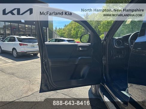 Used 2019 Toyota Tacoma TRD Sport AWD/4WD image 11