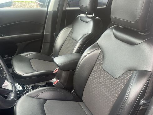 Used 2021 Jeep Compass Latitude FWD image 14