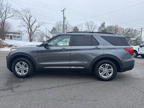 Certified 2022 Ford Explorer XLT w/ Equipment Group 202A image 6