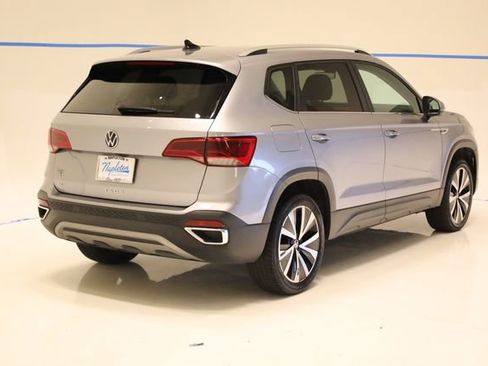 Used 2024 Volkswagen Taos SE FWD image 7