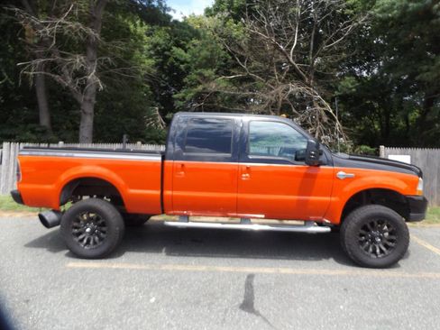 Used 2004 Ford F350 Harley-Davidson image 8