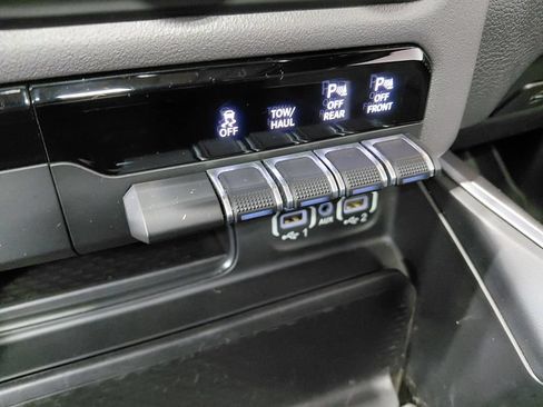Used 2023 RAM 1500 Big Horn AWD/4WD image 35