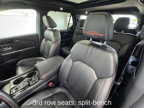 Used 2023 Honda Pilot TrailSport image 12