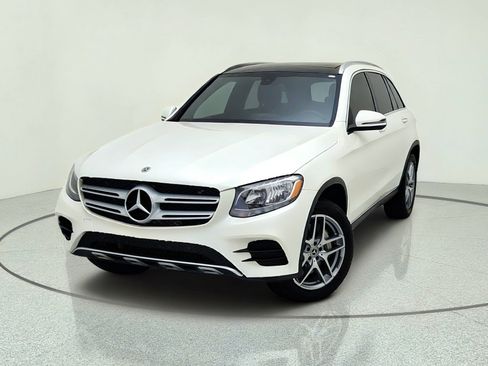Used 2017 Mercedes-Benz GLC 300 4MATIC image 2