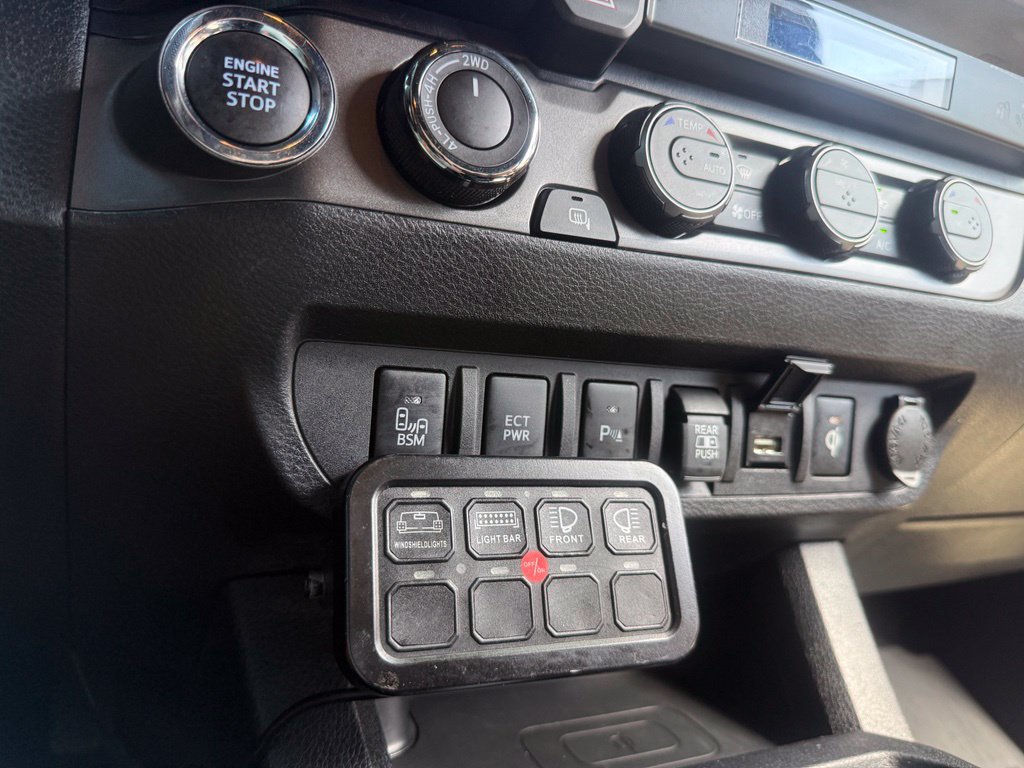 Used 2022 Toyota Tacoma TRD Sport w/ Technology Package AWD/4WD image 21