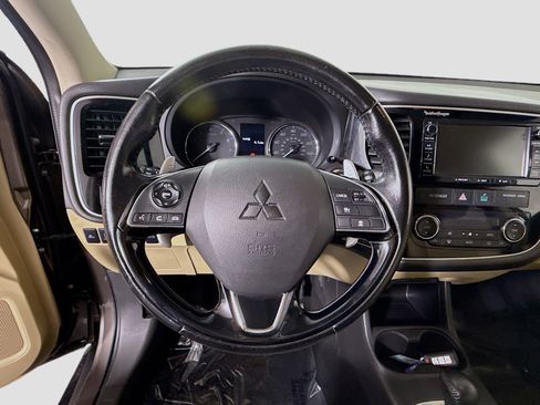 Used 2016 Mitsubishi Outlander GT image 13