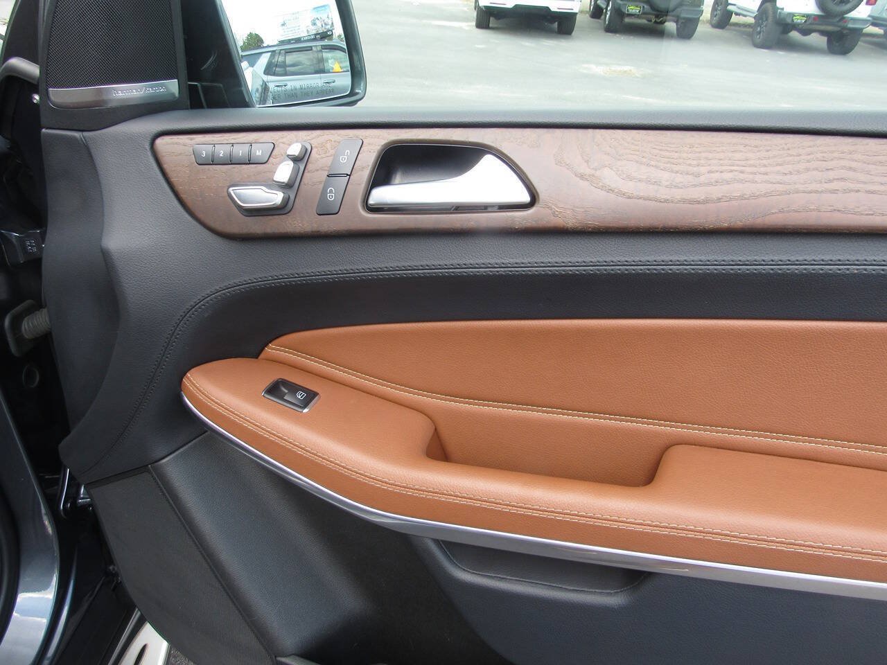 Used 2017 Mercedes-Benz GLS 550 4MATIC image 31