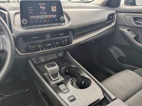 Certified 2024 Nissan Rogue SV FWD image 24