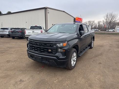 Used 2023 Chevrolet Silverado 1500 Custom image 3