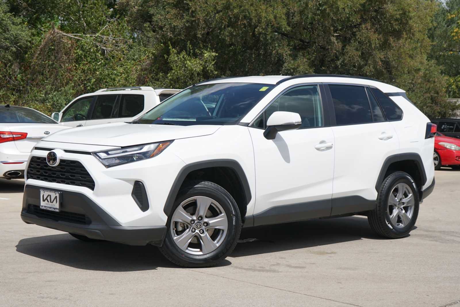 Used 2025 Toyota RAV4 XLE FWD image 1