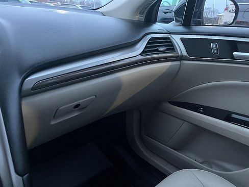 Used 2017 Ford Fusion SE image 33
