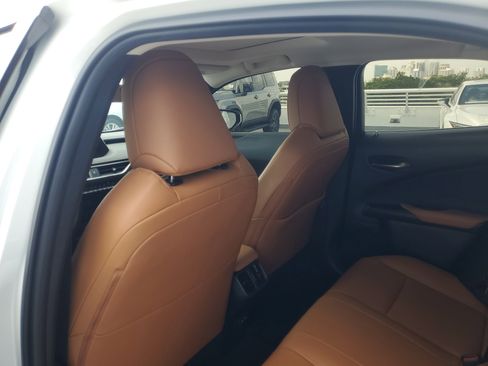 Used 2022 Lexus UX 200 w/ Premium Package FWD image 12
