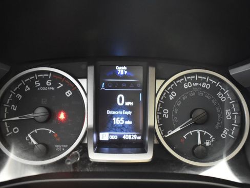 Used 2020 Toyota Tacoma Limited image 12