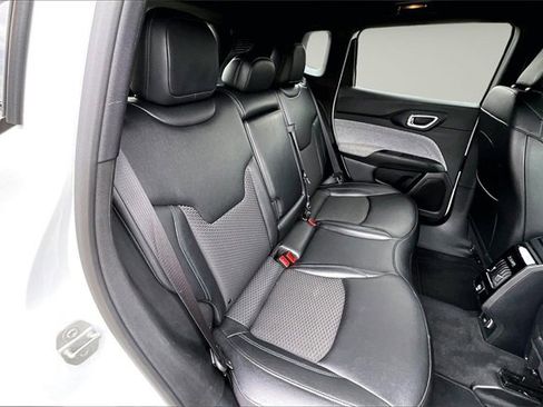 Used 2024 Jeep Compass Latitude image 25