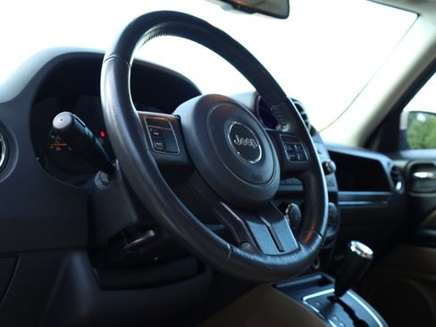 Used 2016 Jeep Patriot High Altitude image 32