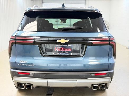 Used 2025 Chevrolet Traverse LT FWD image 6