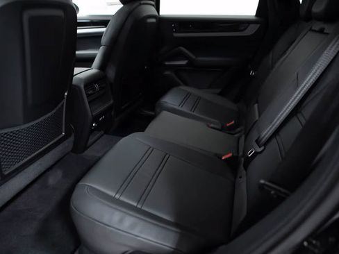 Certified 2026 Porsche Cayenne Coupe AWD/4WD image 34