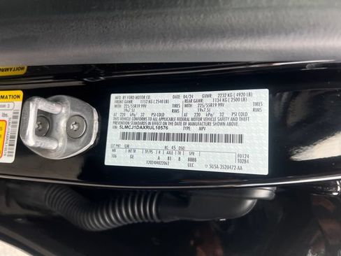Used 2024 Lincoln Corsair AWD w/ Equipment Group 101A image 33