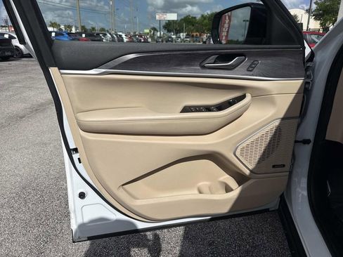 Used 2022 Jeep Grand Cherokee L Limited w/ Luxury Tech Group II AWD/4WD image 20