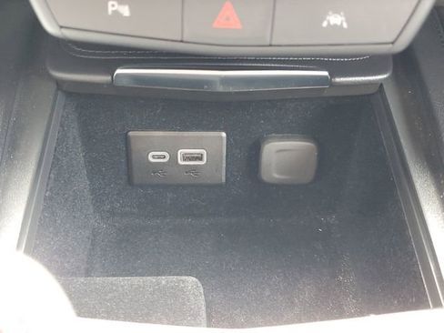 Used 2024 Cadillac XT4 Premium Luxury image 33