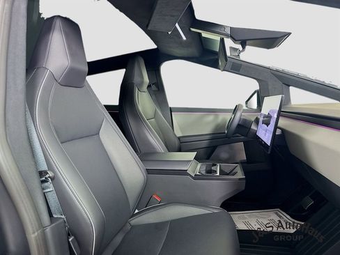Used 2024 Tesla Cybertruck AWD Crew Cab image 36