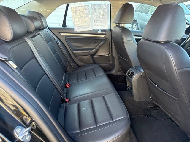 Used 2010 Volkswagen Jetta SE FWD image 8