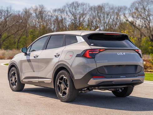 New 2026 Kia Sportage EX FWD image 5