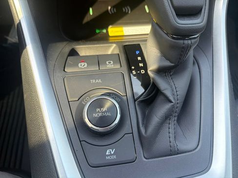 Used 2025 Toyota RAV4 XLE w/ Convenience Package AWD/4WD image 13