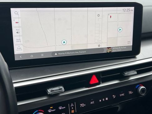 Used 2024 Kia Sorento S image 22