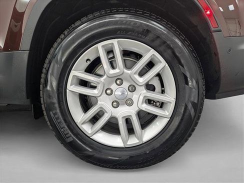 New 2025 Land Rover Defender 130 S image 25