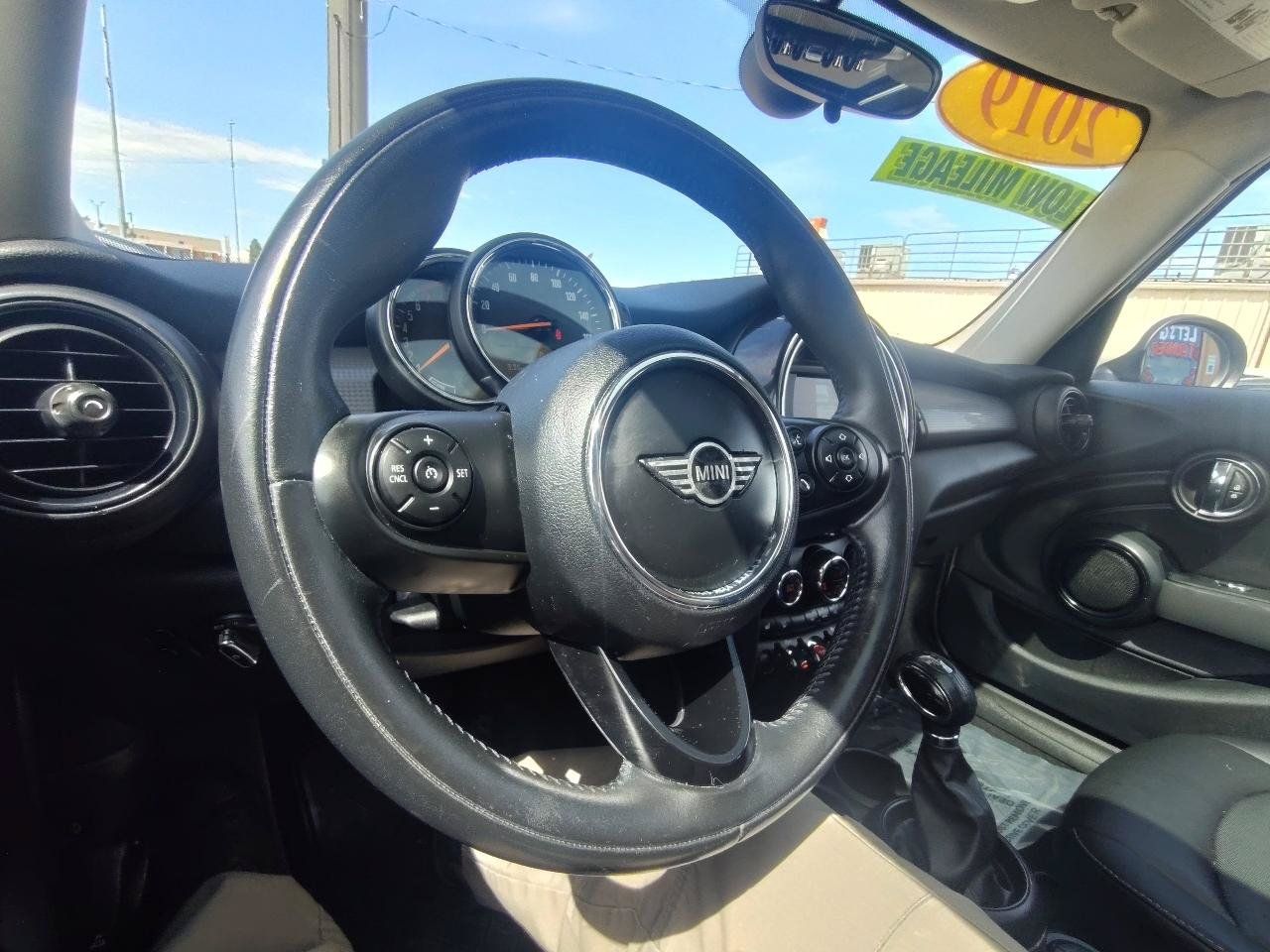 Used 2019 MINI Cooper 4-Door Hardtop FWD image 17