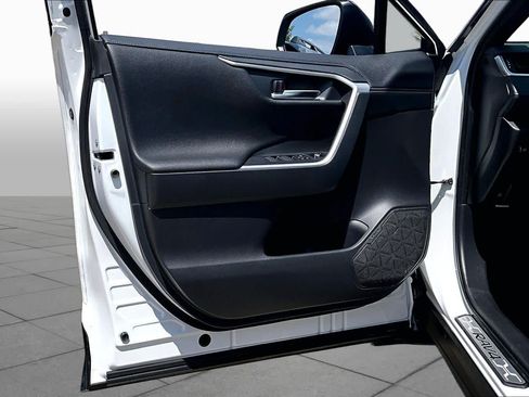 Certified 2025 Toyota RAV4 XSE AWD/4WD image 22