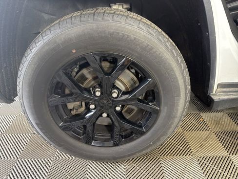 Used 2024 Jeep Grand Cherokee L Laredo AWD/4WD image 42