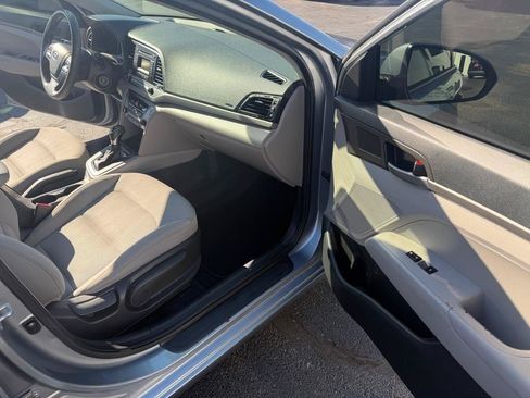 Used 2017 Hyundai Elantra SE FWD image 19