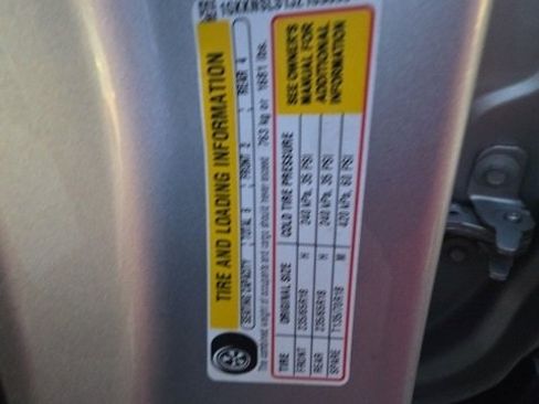 Used 2018 GMC Acadia SLE image 28