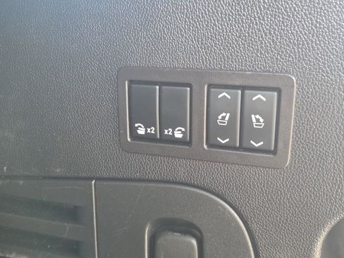 Used 2019 GMC Yukon Denali w/ Denali Ultimate Package image 28