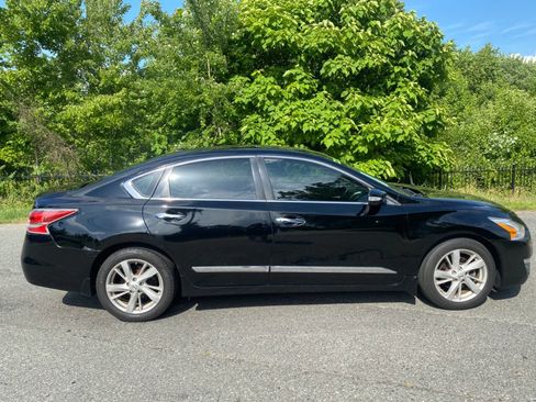 Used 2015 Nissan Altima 2.5 SV w/ Convenience Package image 24